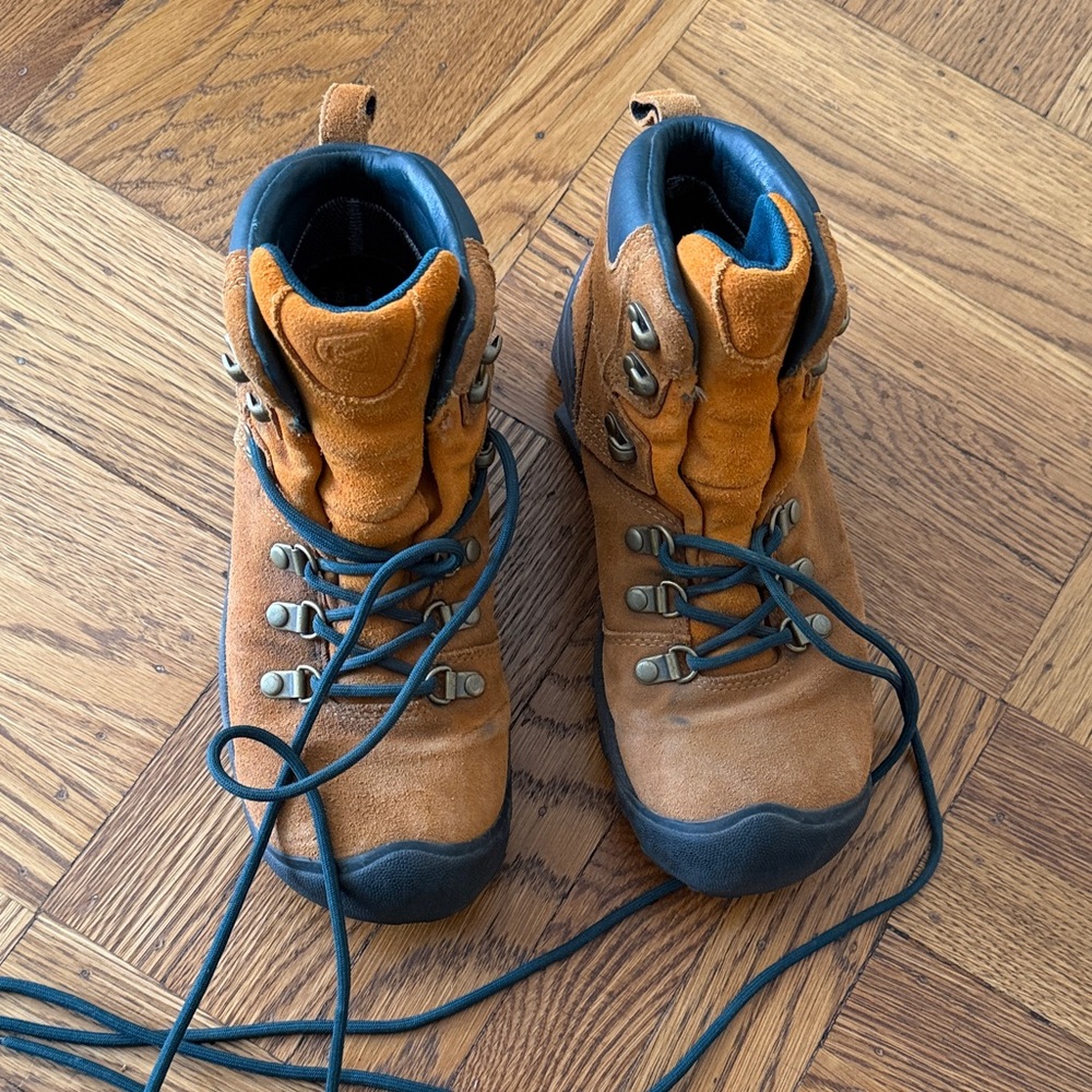 Keen Tan and Black Athletic Shoes
